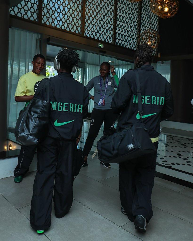 lnstantFoot's tweet photo. 🚨ON EN PARLE DU SURVÊTEMENT NIKE DES NIGÉRIANNES POUR LA CAN FÉMININE ??! 🥵

Un vrai banger ! 🍗

La marque n’a vraiment pas fait les choses à moitié. https://t.co/Sip8Ks3ccX