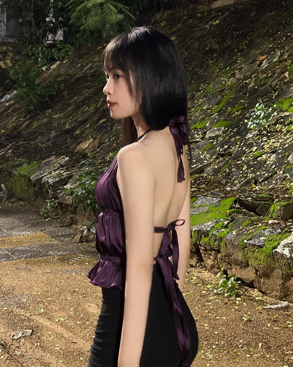 bbyjade_thi's tweet photo. Anh có những vết chai sạn mà tuổi em chưa kịp hiểu. Ta sống hai nhịp khác nhau, anh lặng lẽ dạn dày với những cơn mưa đã từng đổ… https://t.co/Jzqjspr7ly