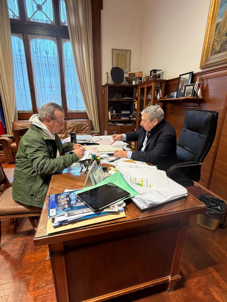 FloridaIDF's tweet photo. El intendente @PajaroEnciso recibió al coordinador del CECOED Florida, Cono Arrúa, mantuvo reunión de trabajo centrada en la situación actual del departamento y la coordinación de acciones en el marco del Comité Departamental de Emergencias. https://t.co/FzYhWDE8Kh