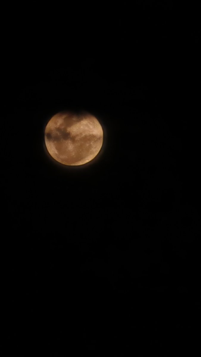 edyflar's tweet photo. Apaixonado pela #lua hoje... https://t.co/vogvdPatP7