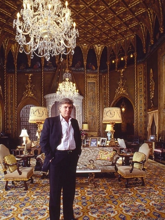 Rene252894's tweet photo. Дональд Трамп в своей резиденции Мар-а-Лаго во Флориде, 1992 год

#трамп https://t.co/PW9eKw0CSm