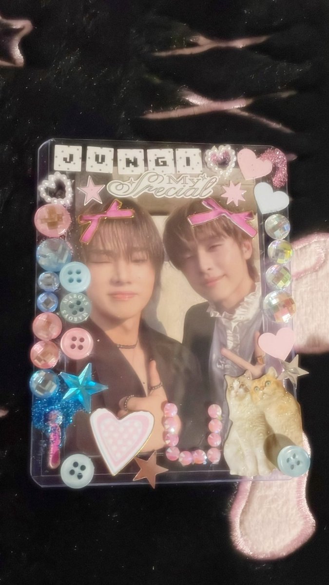 xluvme2deathx's tweet photo. First time decorating a top loader kinda nervous….#jungi #ilovejungi https://t.co/LQp2SZZaCT