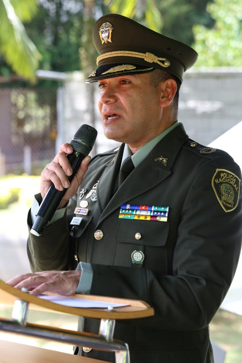 INPEC_Colombia's tweet photo. 🎖️ El uniforme representa una función; las condecoraciones cuentan la historia.

Hoy desde la ciudad de 📍#Medellín en un acto protocolario presidido por el Teniente Coronel José González Director (E.F) de Custodia y Vigilancia. 🧵👇🏻 https://t.co/sG0Eq9yvY2
