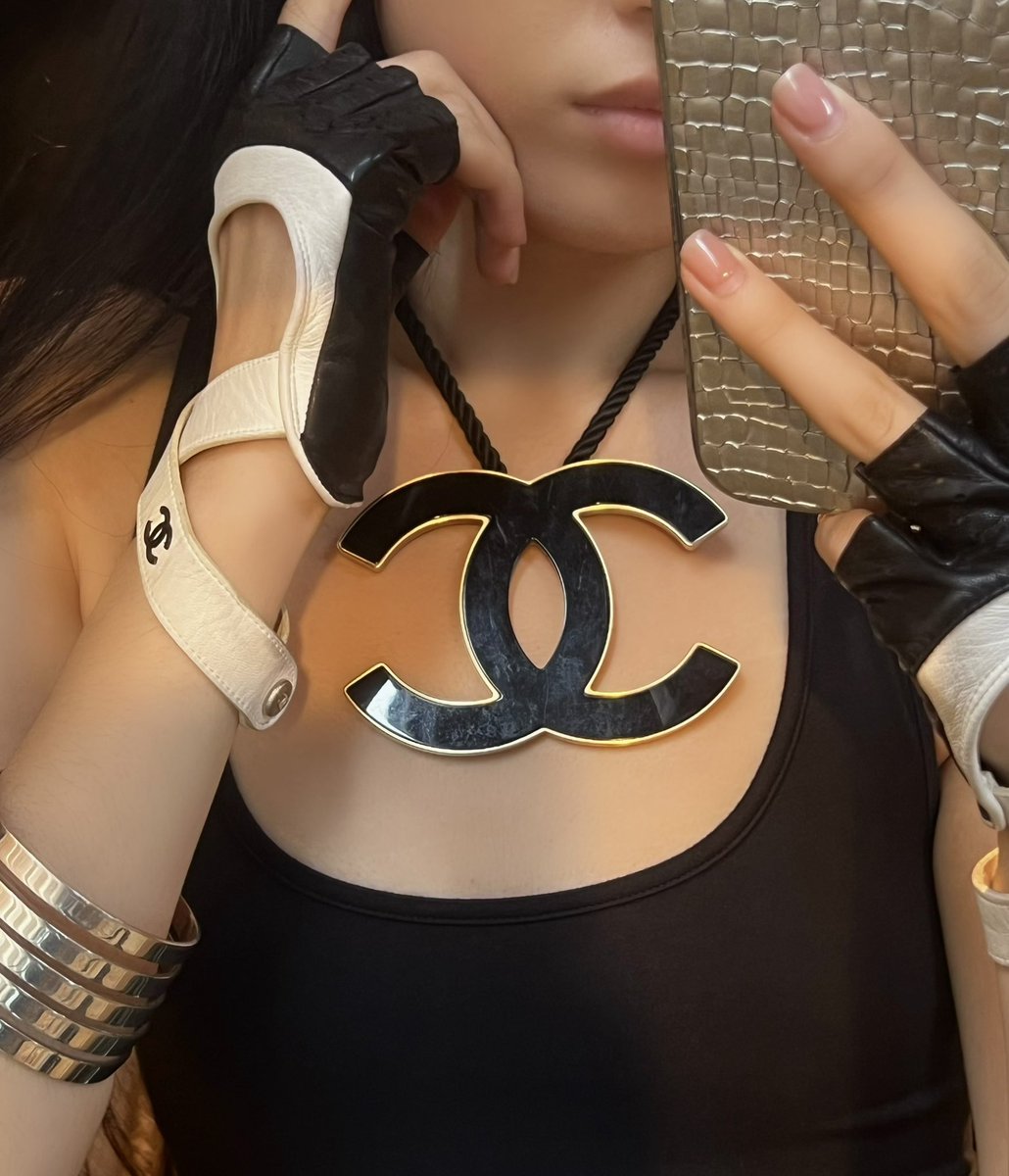 into_archive's tweet photo. bury me in chanel https://t.co/JXepfNMcYW