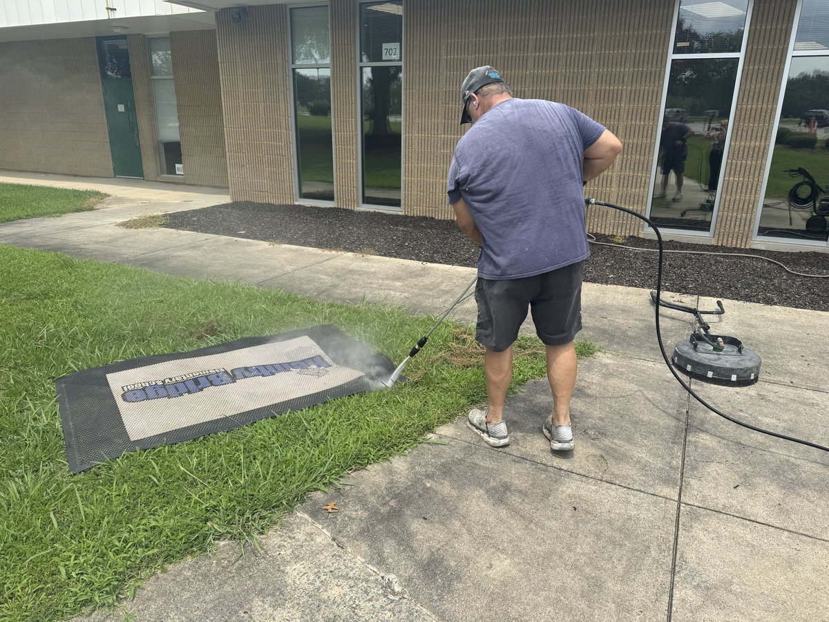 HembyBridgeESNC's tweet photo. Shout out to Mr. Chisum for pressure washing the sidewalks at our school. We appreciate every effort to make our school sparkle & shine π. #TeamUCPSSpouses #BulldogStrong @UCPSNC @AGHoulihan @boatcandice @GinaChisum1 @MrsDeal_AP_HBES https://t.co/WOIv7LGEM0