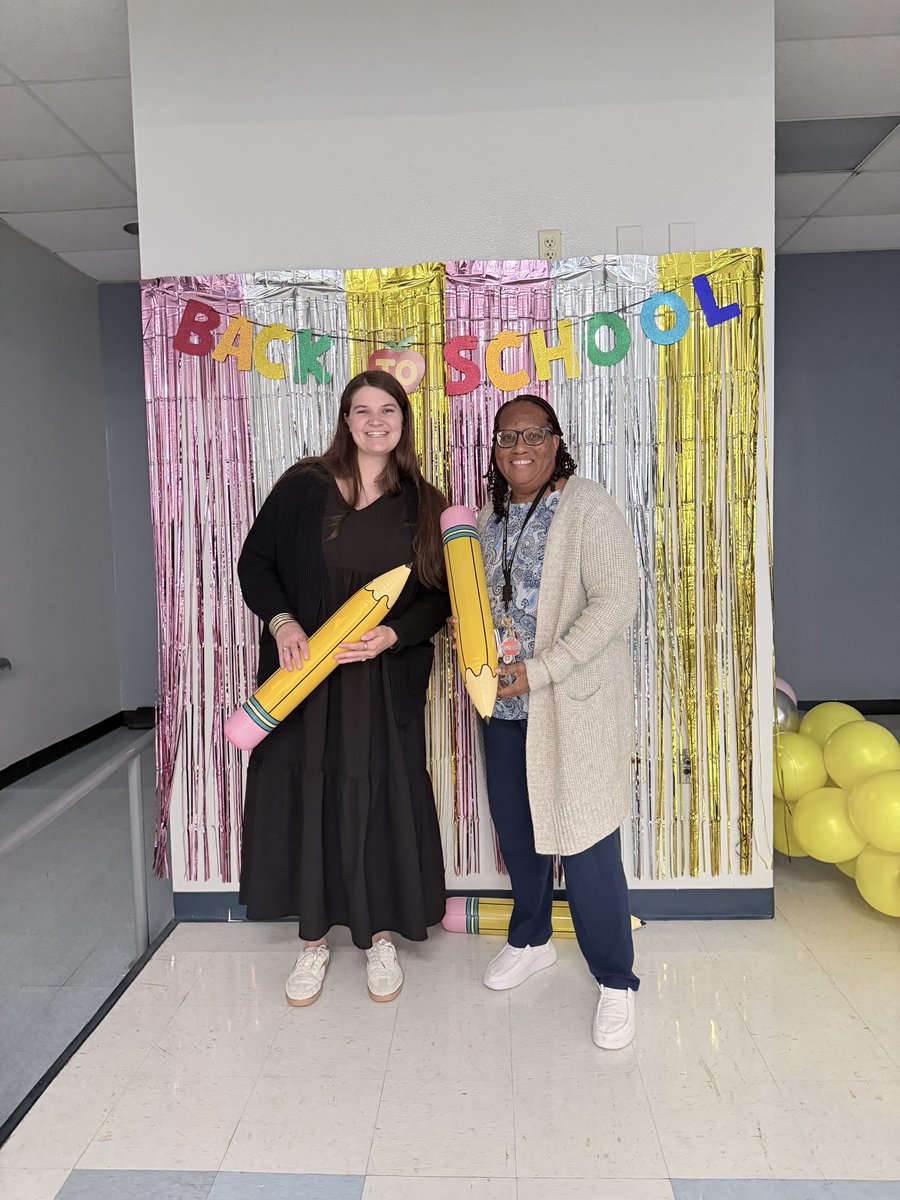 MCP_EISD's tweet photo. Day 1 of New Teacher Academy was a success! Dr. H started us off this morning with a warm welcome. We met our amazing new teachers &amp; colleagues. Thank you to our small but MIGHTY literacy team for all your help. #PeopleMatter #EISDLiteracy @EISDofSA @DrH_OnTheEdge @teri_silva https://t.co/63hnRgE1mv