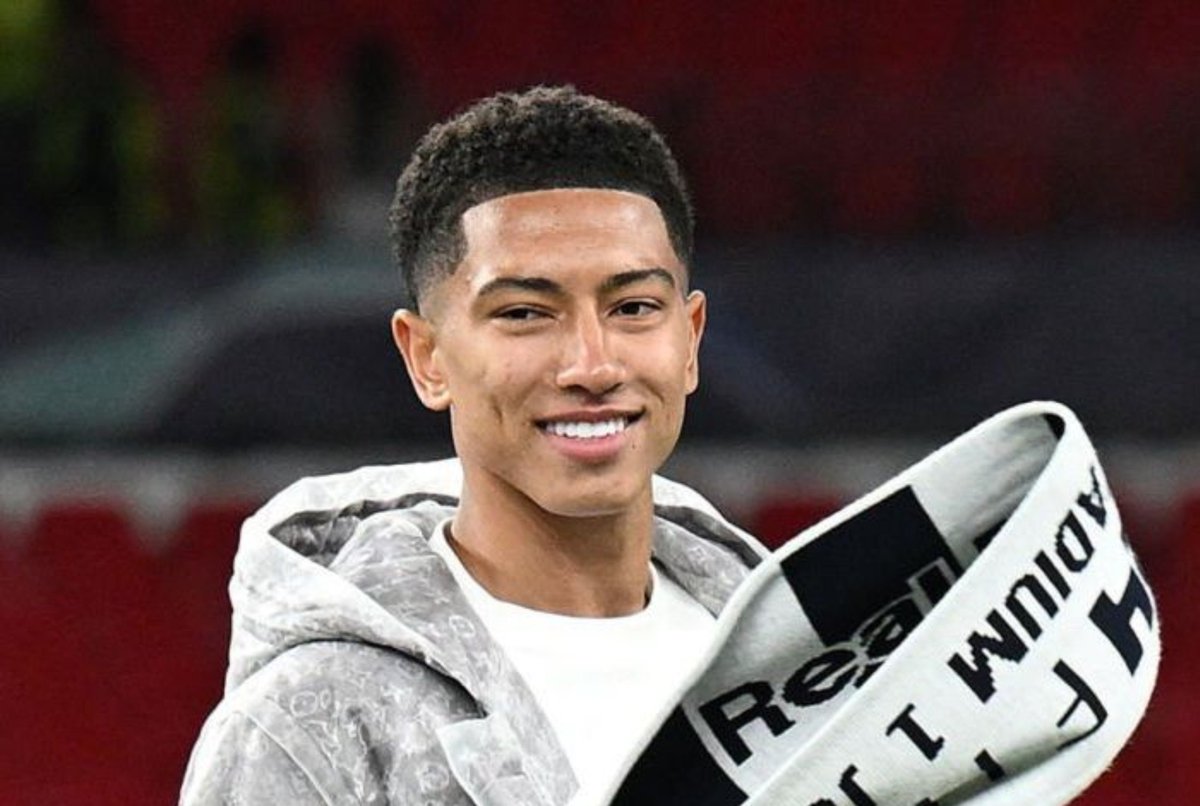 anoksniece's tweet photo. joyce intro⋆. 𐙚 ˚

          she/her | 16 | blk

new to #footballtwt , also here to make #anitwt moots &amp; #kpoptwt moots too !! 

  ˚˖𓍢ִ໋   fav clubs : liverpool , real madrid , borussia dortmund 

biases : hugo , jobe &amp; kylian + jude ⋆˙⟡ https://t.co/MkTIi62RPo