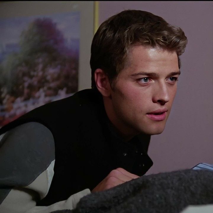 casdeanlyric's tweet photo. misha collins in charmed (1999) https://t.co/BhGKm0IPDu