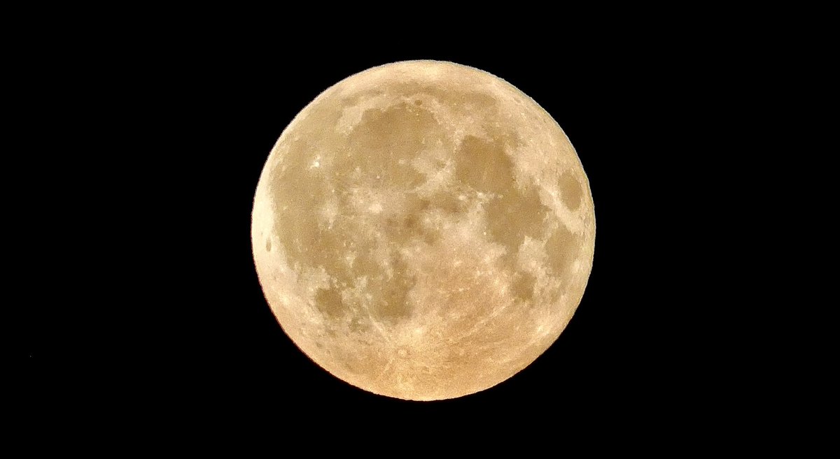 uav_10's tweet photo. Full Moon https://t.co/AxxWCHqL2s