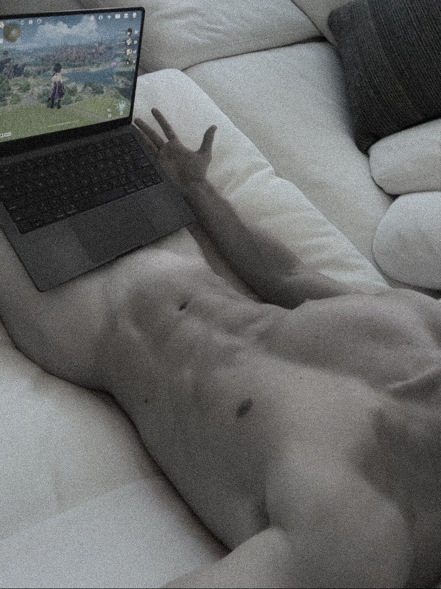 jjkandr's tweet photo. ㅤ
Estoy agotada hoy, ¿tengo derecho a quedarme un poco más en la cama? 
ㅤ https://t.co/vgNquuarRl