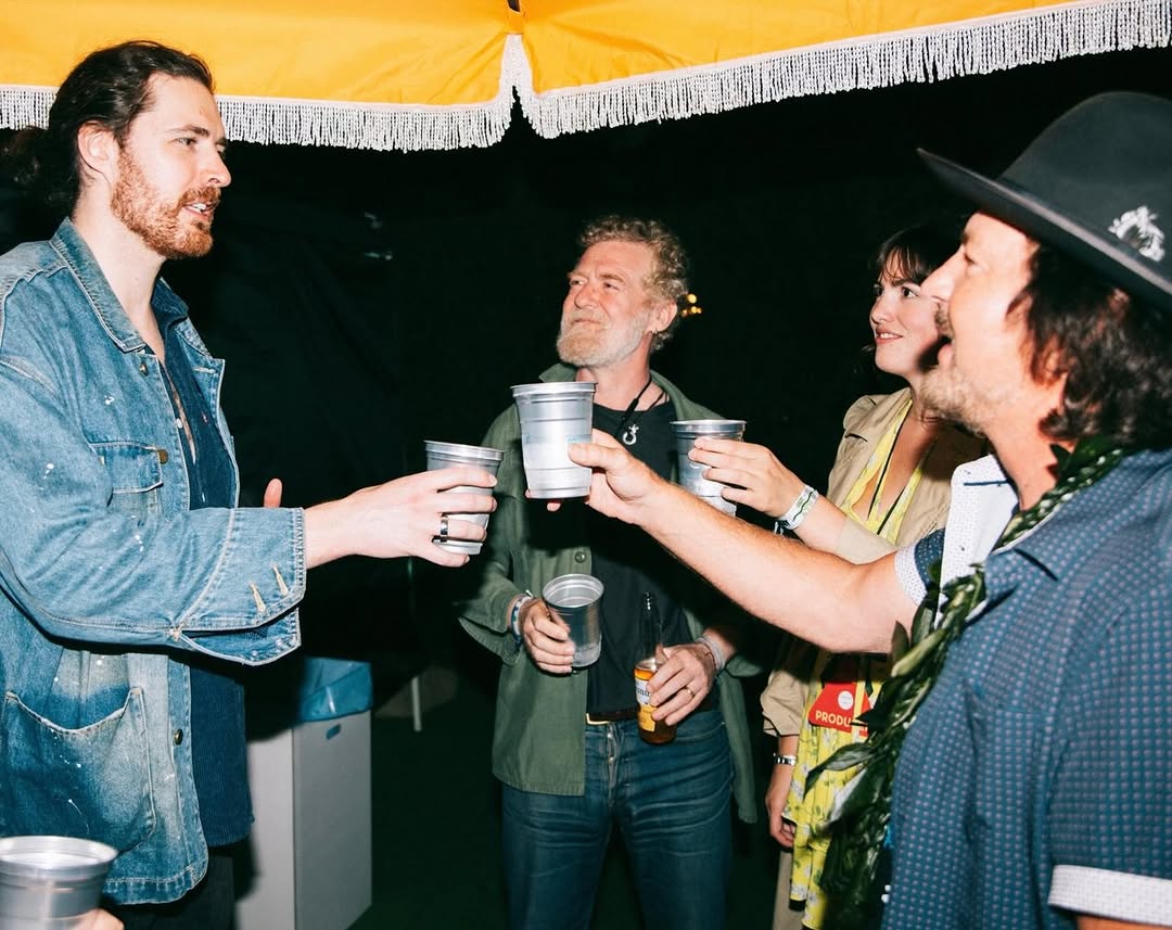 Hozier's tweet photo. Sharing in the shock and sorrow today at the news that we lost Glen Hansard. 

Glen’s legacy reaches far beyond that of an Irish or Dublin musician who’s work became beloved globally; he was a uniquely central feature and vehicle of Irish story telling on both stage, screen and street for as long as many of us can remember. 

Glen is so indelibly tied into the life and breath of Irish music, and particularly the city of Dublin, that it feels utterly surreal to imagine that he could be gone from us now. 

His beautiful work was an inspirational component of my own and so many other’s upbringing and adult life, as was his consistent kindness, support and advocacy. 
This was a man who gave a remarkable amount of himself to song itself, to his shows, to the city he loved and to a community of musicians who loved and admired him dearly. 

I’ll be among countless artists and fans today reflecting on his impact on our own life and work. My thoughts in particular are with his family and close friends at this moment.

📷 @katemphotog