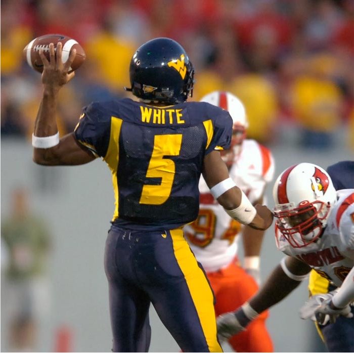 20YearsAgoSport's tweet photo. The 2006 pre season media poll is out for the Big East.

West Virginia, led by Sophomores Pat White and Steve Slaton were picked to win the conference this year ranked as such:

1. West Virginia
2. Louisville
3. Pittsburgh
4. Rutgers
5. USF
6. UConn
7. Cincinnati 
8. Syracuse https://t.co/fmxEYEl1kC