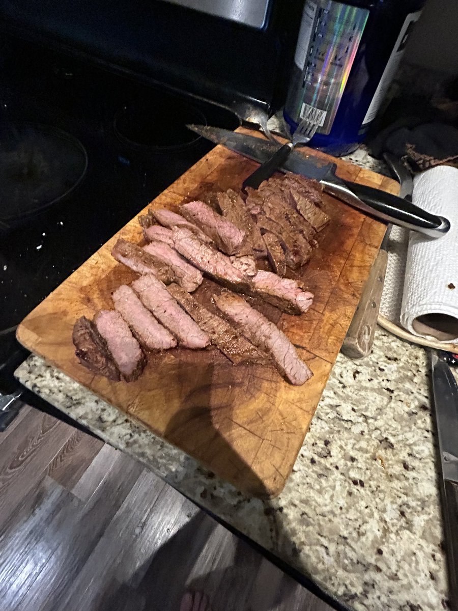 TommyQuinlan_IV's tweet photo. This is how it’s done. I’m. The. Steak. King. https://t.co/FAhNBpFwZ3