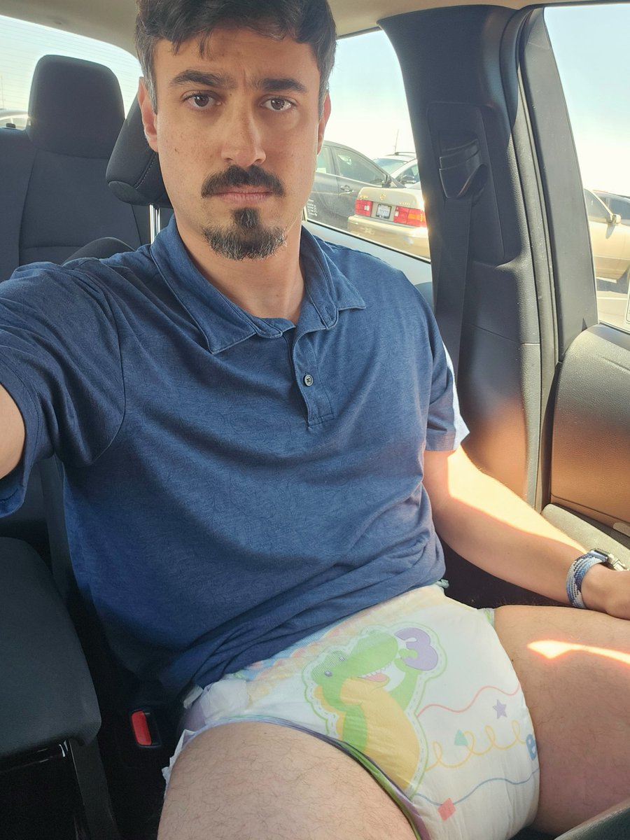 Idkiddkdik1234's tweet photo. @bravestinker couldn’t keep away from diapers , everyone remember him how much of a diaper looser he is . Shane is back with more pics for everyone to see how mucha a baby he is https://t.co/Gz5thbKSkQ
