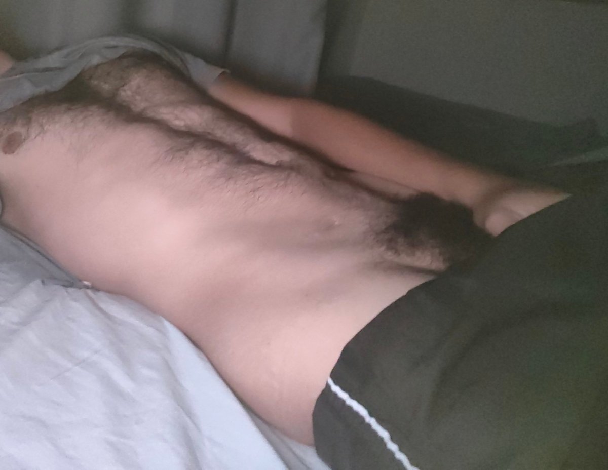 daddyikari's tweet photo. Esfrega sua bucetinha nos pelinhos do papai. https://t.co/SZU1leFbIO