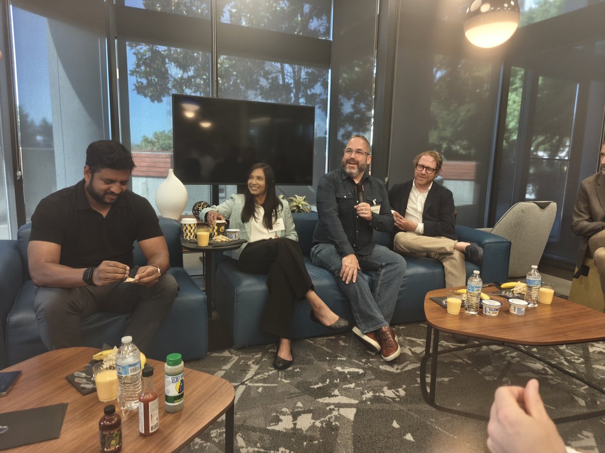 N_e_h_a's tweet photo. Hyperscalers and startups-healthtech hot takes!! And the takes were spicy! Hosted by #seahealthtech for #seattletechweek https://t.co/sMTTB8pEi0