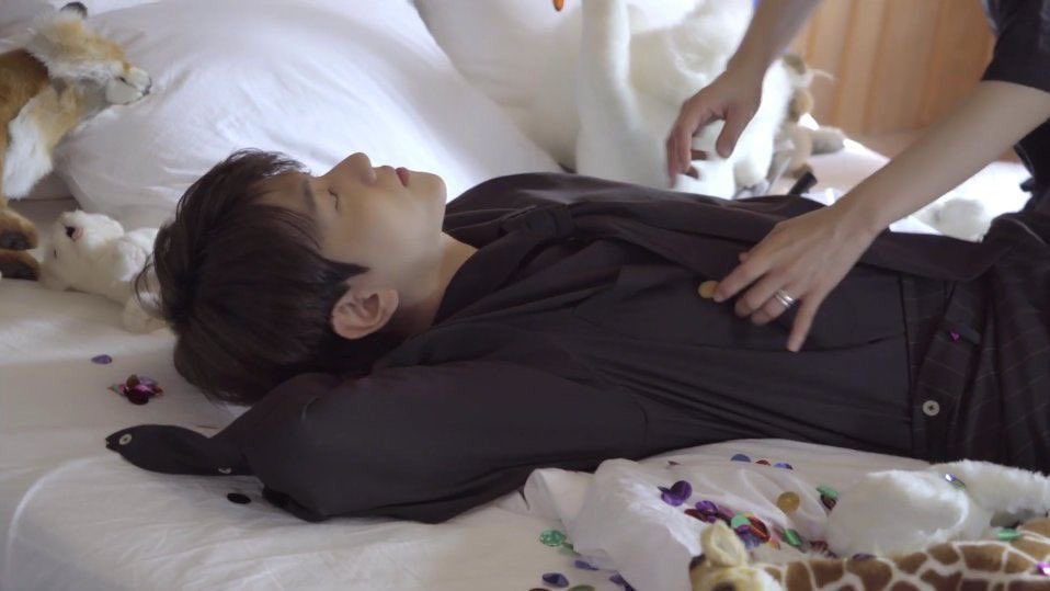 ericaratism's tweet photo. Something about this lying down photoshoots https://t.co/ZZQ2SR1fdY
