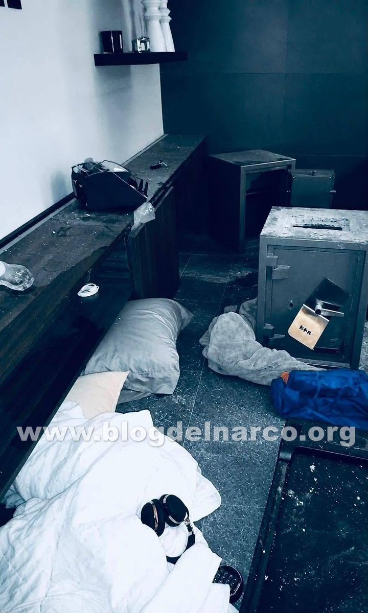 blogdelnarcomx's tweet photo. Dos hermanos de Sinaloa, fueron ejecutados por Sicarios en su casa del fraccionamiento Olivos Residencial en Zapopan, Jalisco, LEE MÁS AQUÍ 👇👉 https://t.co/fFUSGVPom5 https://t.co/Frai9ldOit
