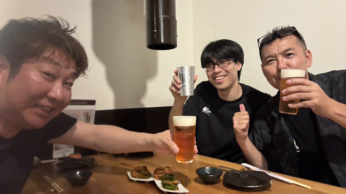 hidekichi_1978's tweet photo. 昨日7.29は、日本プロ麻雀協会@ClubNPM 25期後期プロ試験に正規合格した一丸プロ@mayopon0626 のお祝い焼肉！諸永プロ@wbOnuTe2py36589 と麻雀UP @mahjongupkurume で同卓したことがきっかけで生まれたご縁です！
@fukuoka_npm #久留米 #絆繁　@he_basuchan #ラーメン久留米屋 https://t.co/V0rMcFQWHA