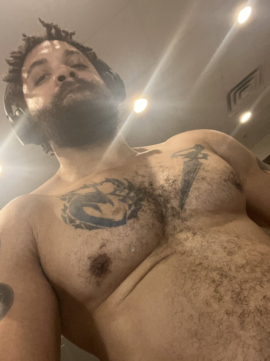 mrelon_xowner69's tweet photo. Working on them 👷🏽‍♂️🔨🧱 https://t.co/6usLNeqNPK