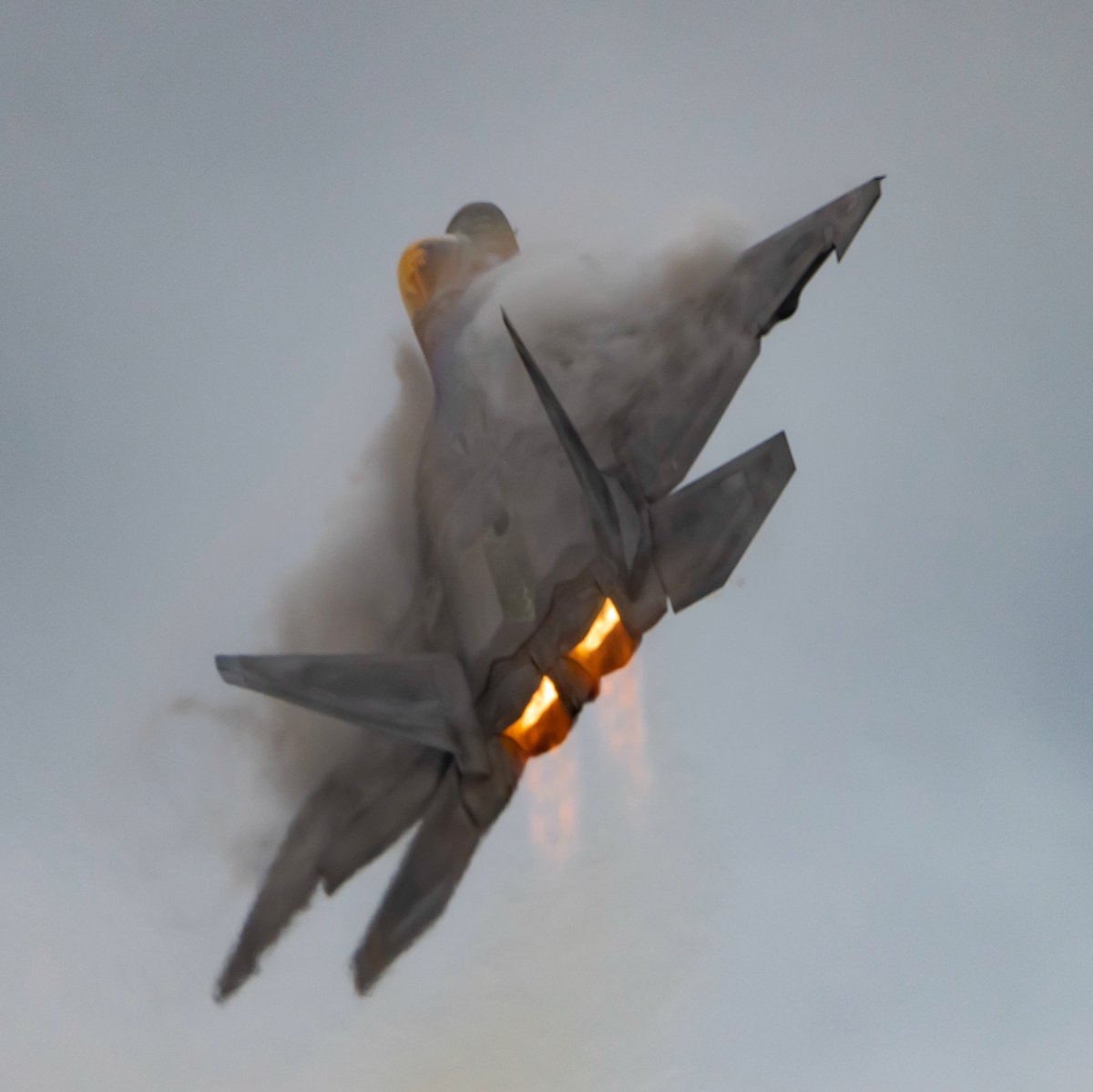 MWMattPhotos's tweet photo. Afterburners engaged https://t.co/uDkBGF6uRb