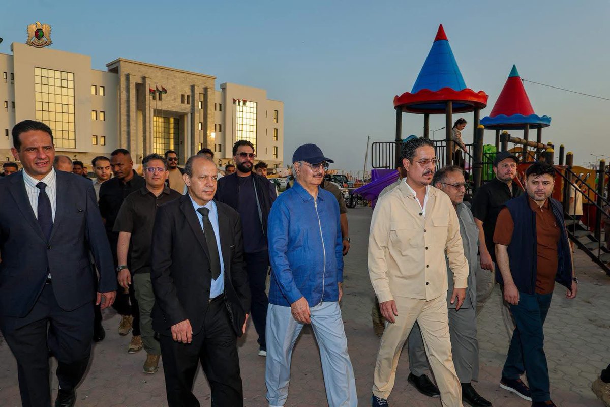 HamidAlSafii's tweet photo. القائد العام للقوات المسلحة، المشير أركان حرب خليفة أبوالقاسم حفتر، رفقة مدير عام صندوق التنمية وإعادة إعمار ليبيا، المهندس بالقاسم حفتر، يجري جولةً ميدانيةً بمنطقتي الصابري ووسط البلاد بمدينة بنغازي، للاطلاع على سير مشروعات الإعمار والتنمية، مؤكدًا أن مشروع الإعمار مشروعٌ وطني يستهدف جميع الليبيين، فيما اختُتمت الجولة بزيارة مشروع مستشفى الأطفال والنساء والولادة، الذي يشهد نسب إنجاز متقدمة، في ظل المتابعة الميدانية المباشرة والدقيقة من المهندس بالقاسم حفتر، وهذا ما التمسته جلياً اهتمام كبير من القائد العام في هذه الجولة التي تشرفت بها بكل مشاريع الصندوق ، حفظ الله المشير وسدد خطاه.