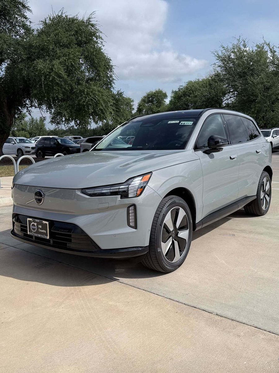 HC_Volvo_Texas's tweet photo. Smaller carbon footprint. Bigger adventure energy. The EX90 has room for the whole family and unmistakable Volvo style. https://t.co/E34mKo2AcV