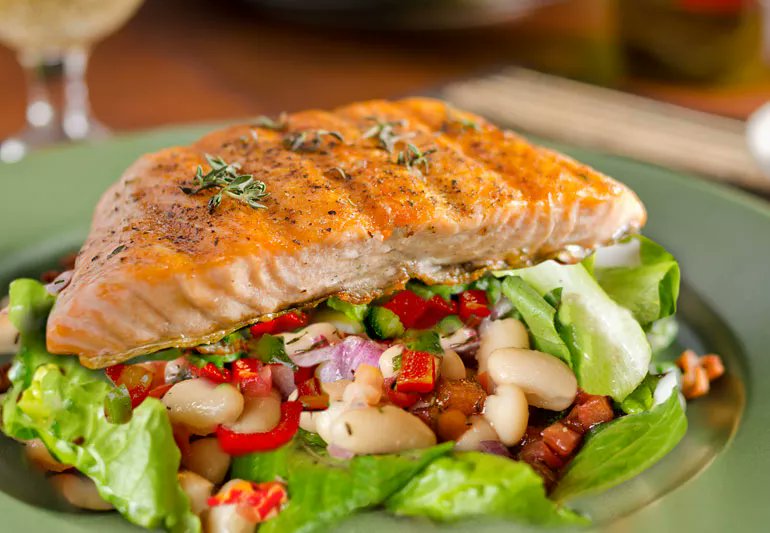 JoinLifespan's tweet photo. If I can’t eat carbs, fat, or protein, what can I eat?

For longevity, the answer is: all 3

1. Carbs: Whole &amp; fiber-rich for slow release 
2. Fats: Unsaturated, omega-3s, olive oil 
3. Protein: Plant-based (e.g. legumes, nuts), low valine, leucine &amp; isoleucine (BCAAs)

Enjoy! 😋 https://t.co/vcczf95qX2
