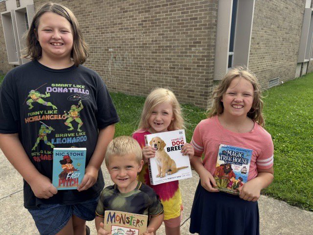 KentSchools's tweet photo. 📚 Thank you to everyone who joined us for Rough Riders Read at Holden! It was a great evening celebrating reading and community. Special thanks to our amazing volunteers for making our summer events a success! ❤️

#RoughRidersRead #KentRiderPride https://t.co/RP914XVolx