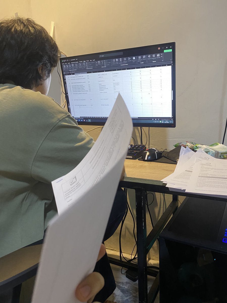 ItsChainsawman's tweet photo. Tengo una china trabajando 🤨 https://t.co/rU0lyt0w7t