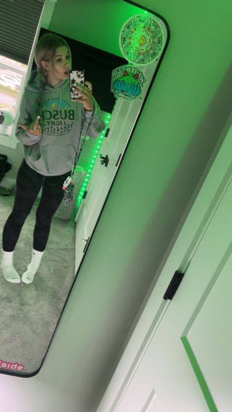 shahida16437's tweet photo. CAN I SEE UR DC!!KKKKK?? 😭 (im so bored rn) https://t.co/RLjrdk4A2v
