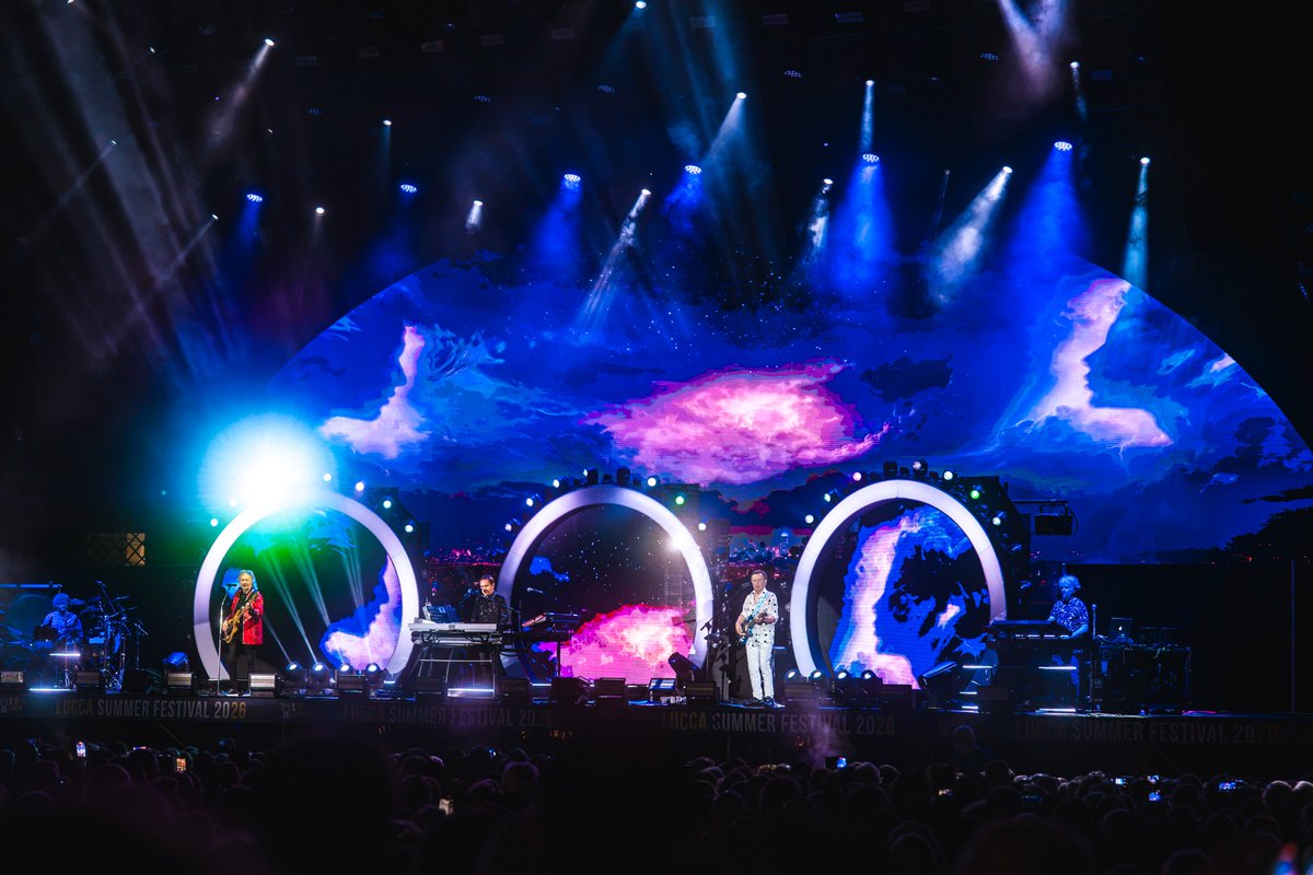 LuccaSummerFest's tweet photo. Lucca Summer Festival 2026 si conclude con il rock eterno dei Pooh, in un grande omaggio alla musica italiana!

Foto di Francesco Prandoni https://t.co/7cB6IavM52