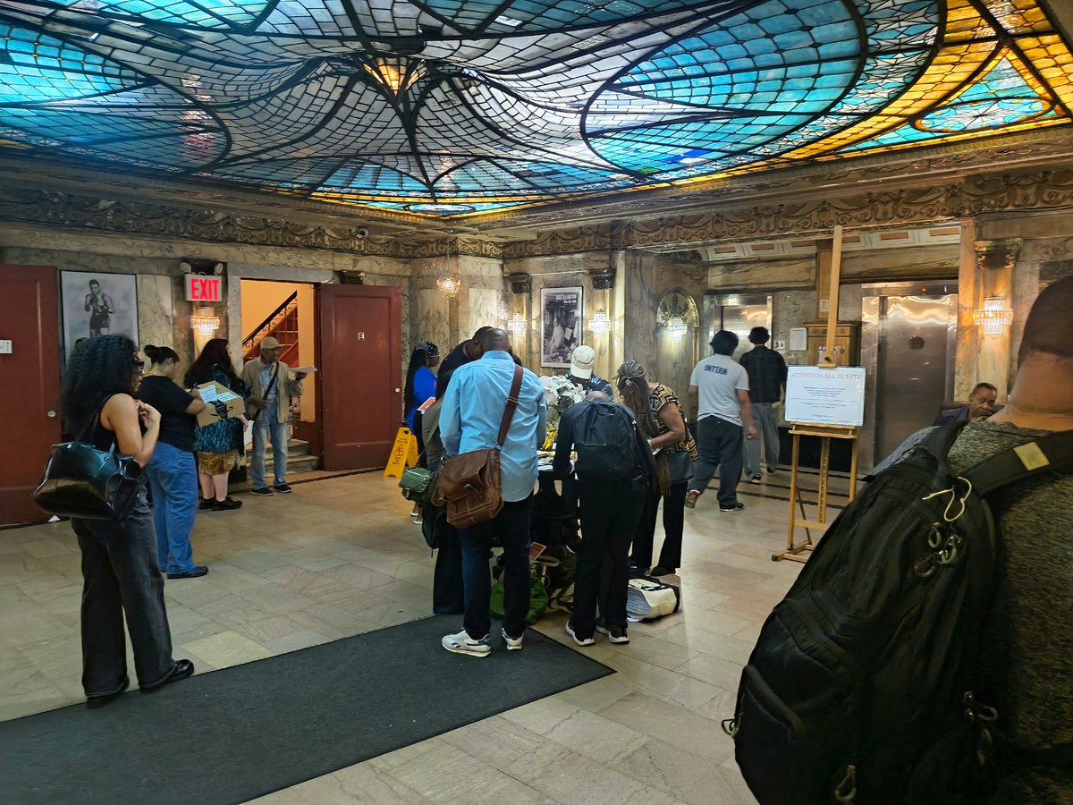 SenatorRJackson's tweet photo. At 555 Edgecombe, tenants are turning shared struggle into collective power.
Team Jackson joined @palanteharlem to listen, support, and help residents organize for what every family deserves: safe homes, real accountability, and respect.
#CommunityFirst #ActionJackson https://t.co/ki7mHAJocC