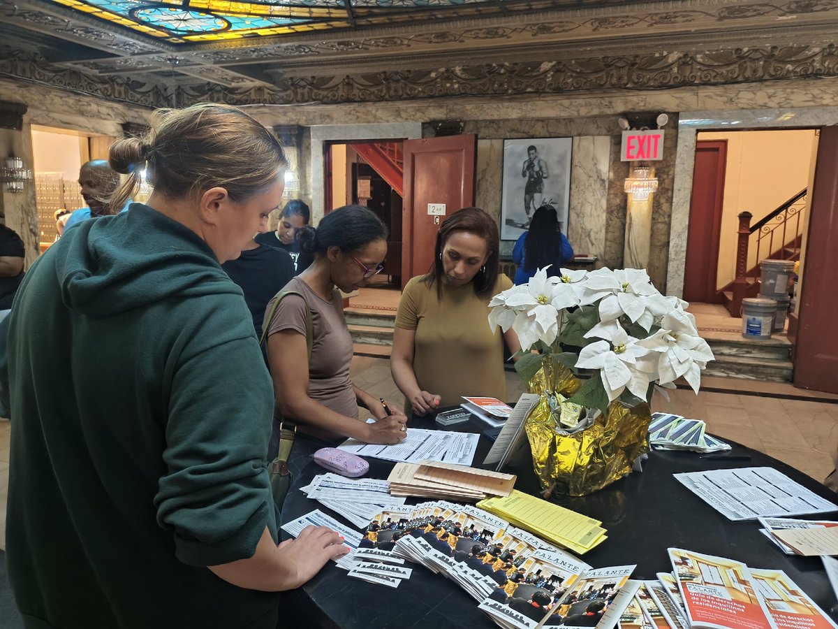 SenatorRJackson's tweet photo. At 555 Edgecombe, tenants are turning shared struggle into collective power.
Team Jackson joined @palanteharlem to listen, support, and help residents organize for what every family deserves: safe homes, real accountability, and respect.
#CommunityFirst #ActionJackson https://t.co/ki7mHAJocC