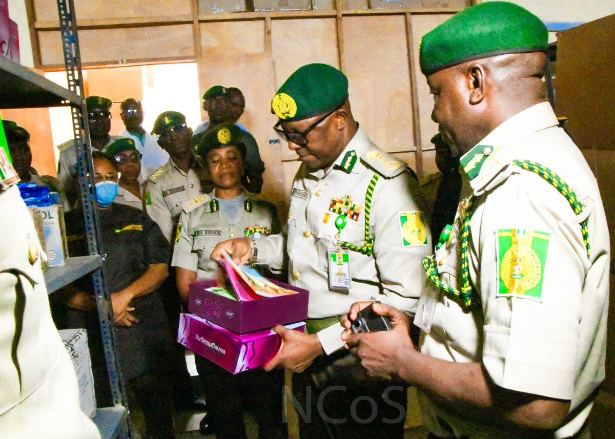 CorrectionsNg's tweet photo. CGC NWAKUCHE PRIORITISES INMATES’ HEALTHCARE, MENTAL WELLBEING AS NCoS FLAGS OFF SECOND QUARTER DRUG DISTRIBUTION. For more details please click on the link below: https://t.co/nK3P8lHteR https://t.co/Gb25yc3R0Y