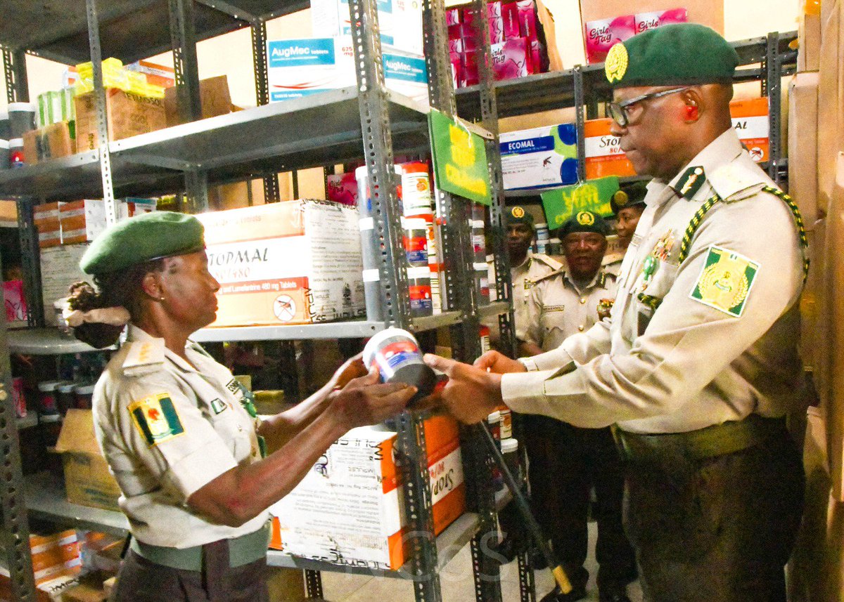 CorrectionsNg's tweet photo. CGC NWAKUCHE PRIORITISES INMATES’ HEALTHCARE, MENTAL WELLBEING AS NCoS FLAGS OFF SECOND QUARTER DRUG DISTRIBUTION. For more details please click on the link below: https://t.co/nK3P8lHteR https://t.co/Gb25yc3R0Y