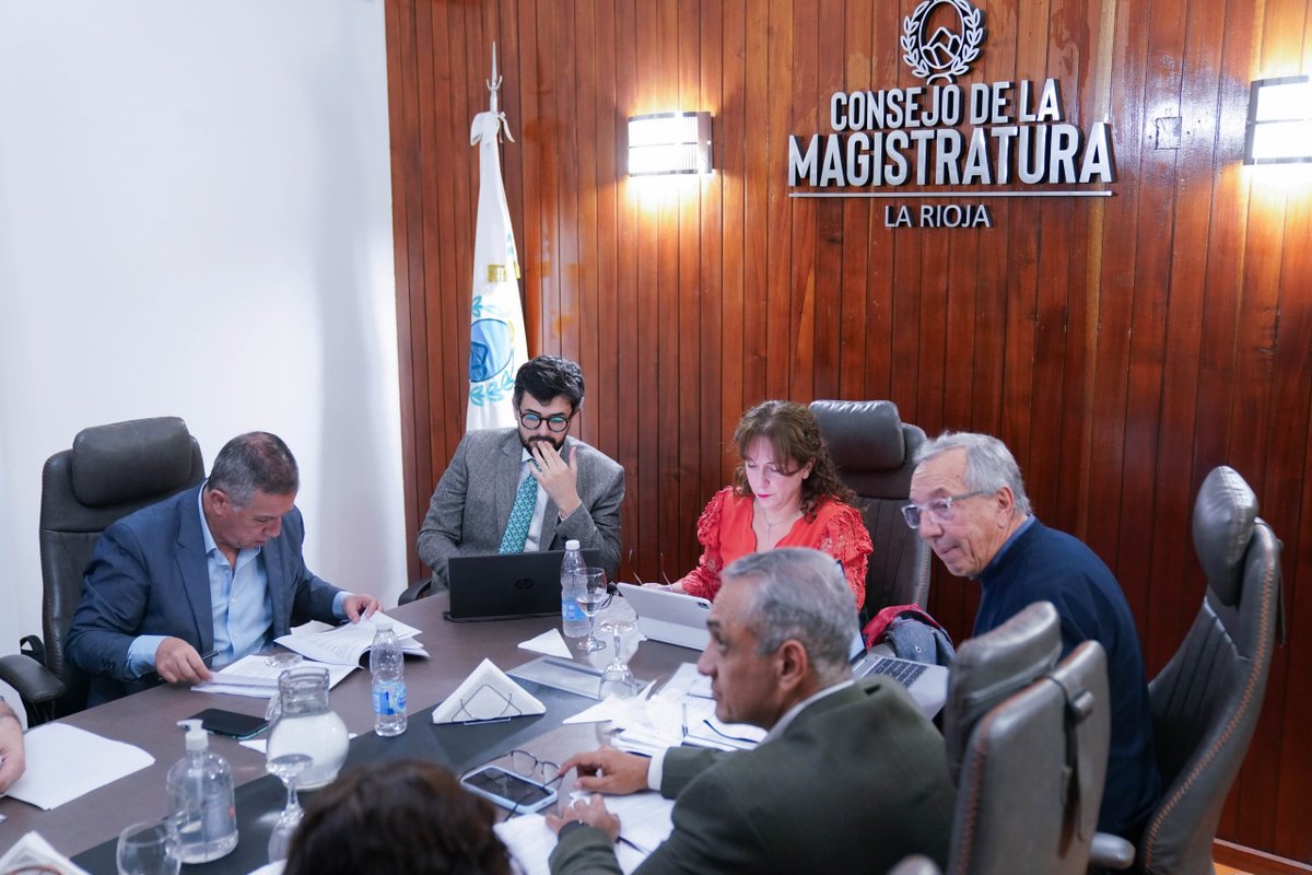 cmagistraturaLR's tweet photo. El Consejo de la Magistratura llevó adelante una nueva sesión de trabajo.

Durante el encuentro se avanzó en el tratamiento del proyecto de Reglamento Interno, una herramienta clave para fortalecer el funcionamiento institucional. ⚖️ https://t.co/9ikegnYlXD