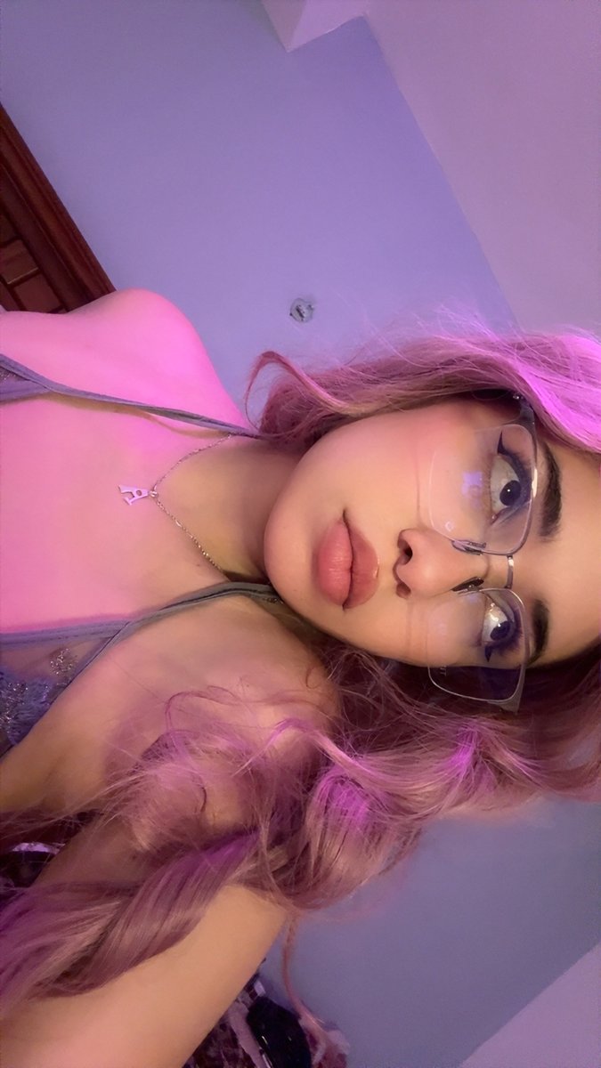 Suelunaa's tweet photo. ꒰ა Sueluna
₊˚‿︵‿︵୨୧ · · ♡ · · ୨୧‿︵‿︵˚₊
new to #nsfwtwt ~ 

♡ she/her 
♡ 19 Latina 
♡ 5' 5
♡ hard &amp; soft kinks
♡ bisexual
♡ dumb goonette wife
♡ mdni!!!18+ only https://t.co/ZYurJjWb9G