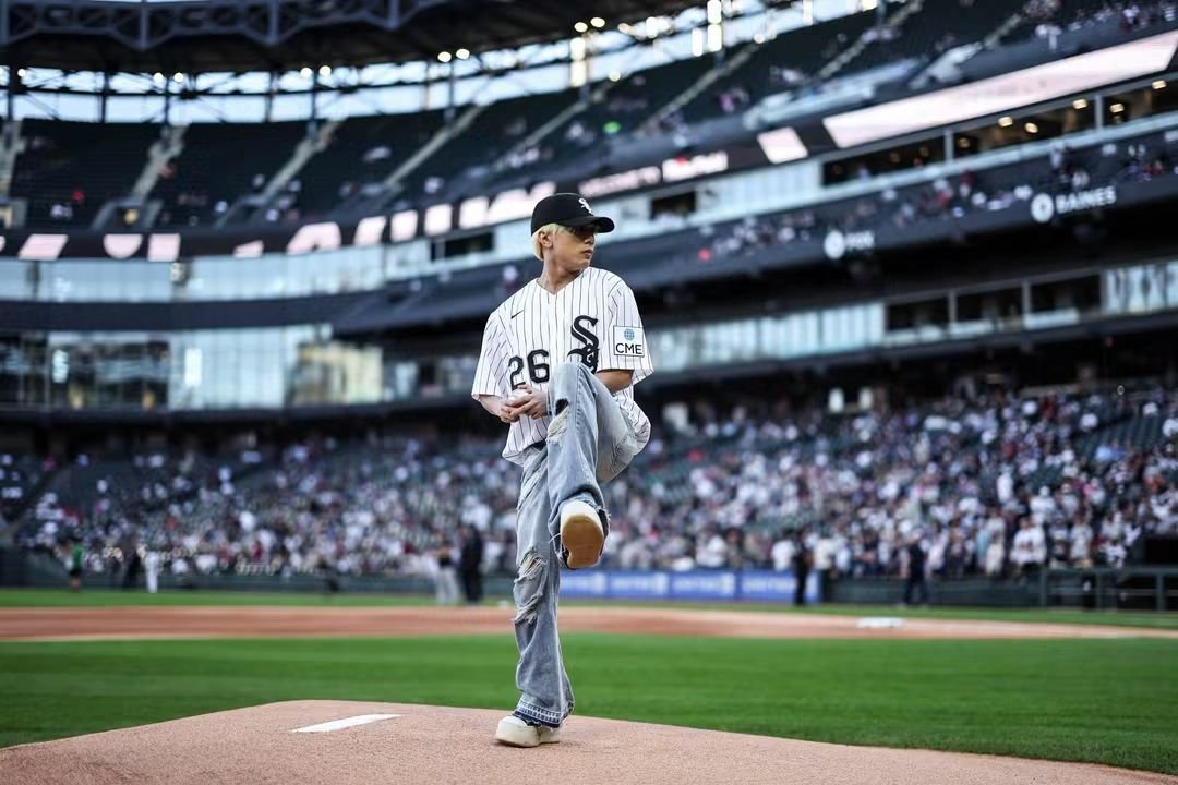 APRiENNEforJOSH's tweet photo. OUR MVP! 🥹
Such a rare moment to see you do the ceremonial first pitch. ⚾️✨️
Sobrang proud! 🇵🇭

📸 Chicago White Sox FB
https://t.co/wDAmHvlzI1

SB19 MLB FIRST PITCH CHICAGO
@SB19Official #SB19
#SB19FirstPitchWhiteSox
@JoshCullen_s #SB19_JOSH https://t.co/HnxwWuH03a