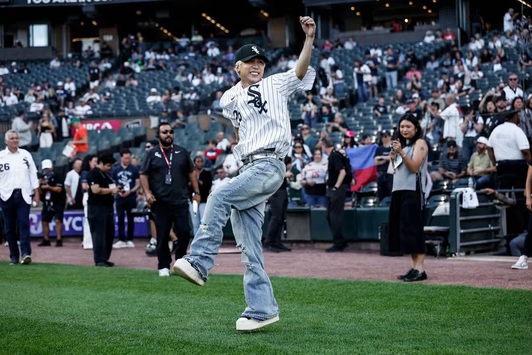 APRiENNEforJOSH's tweet photo. OUR MVP! 🥹
Such a rare moment to see you do the ceremonial first pitch. ⚾️✨️
Sobrang proud! 🇵🇭

📸 Chicago White Sox FB
https://t.co/wDAmHvlzI1

SB19 MLB FIRST PITCH CHICAGO
@SB19Official #SB19
#SB19FirstPitchWhiteSox
@JoshCullen_s #SB19_JOSH https://t.co/HnxwWuH03a