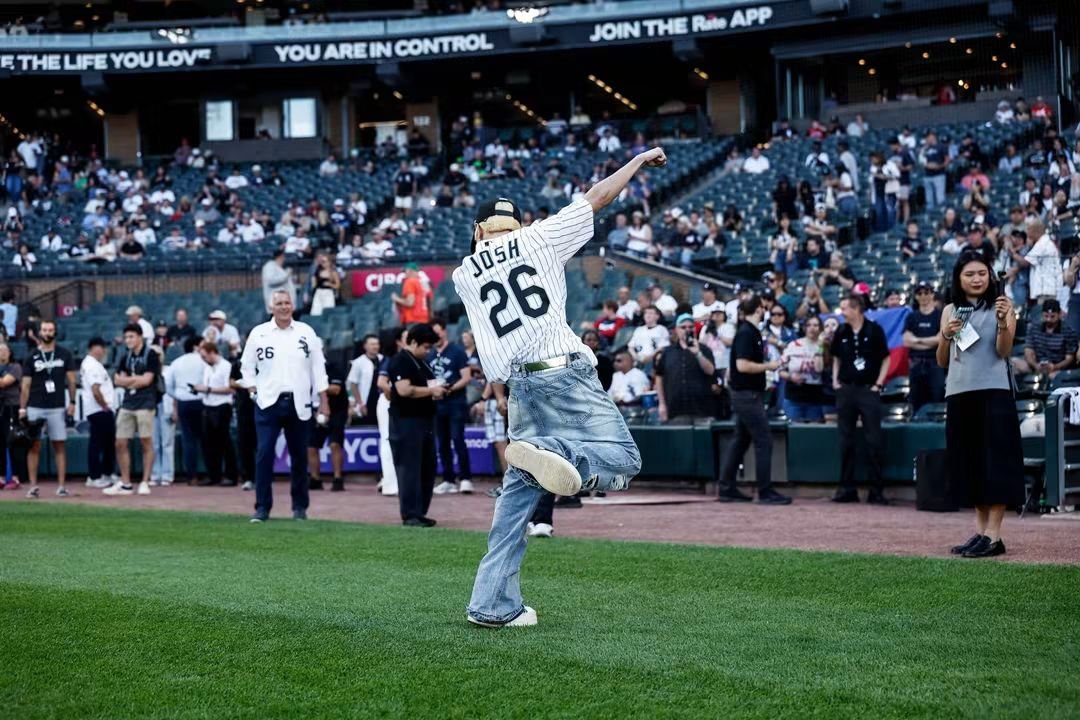 APRiENNEforJOSH's tweet photo. OUR MVP! 🥹
Such a rare moment to see you do the ceremonial first pitch. ⚾️✨️
Sobrang proud! 🇵🇭

📸 Chicago White Sox FB
https://t.co/wDAmHvlzI1

SB19 MLB FIRST PITCH CHICAGO
@SB19Official #SB19
#SB19FirstPitchWhiteSox
@JoshCullen_s #SB19_JOSH https://t.co/HnxwWuH03a