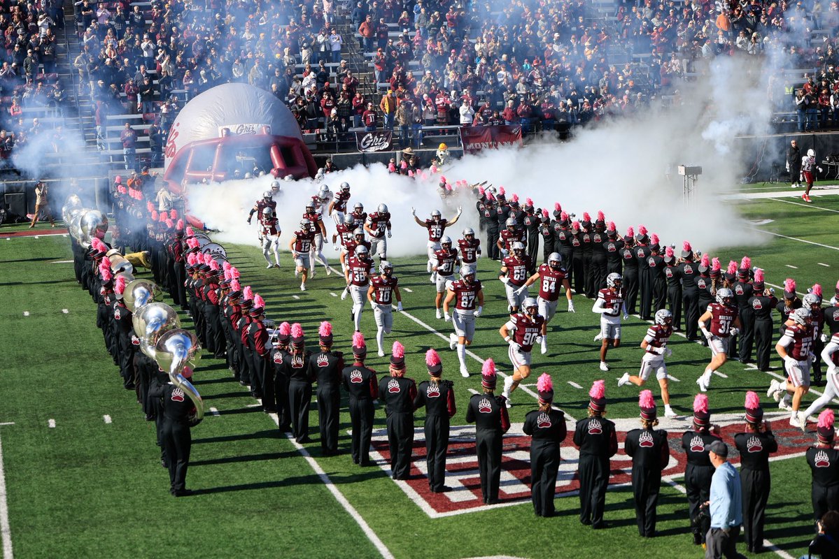 UMGRIZZLIES's tweet photo. One month until we’re running out of the tunnel! #GoGriz https://t.co/mlMXiHMylv