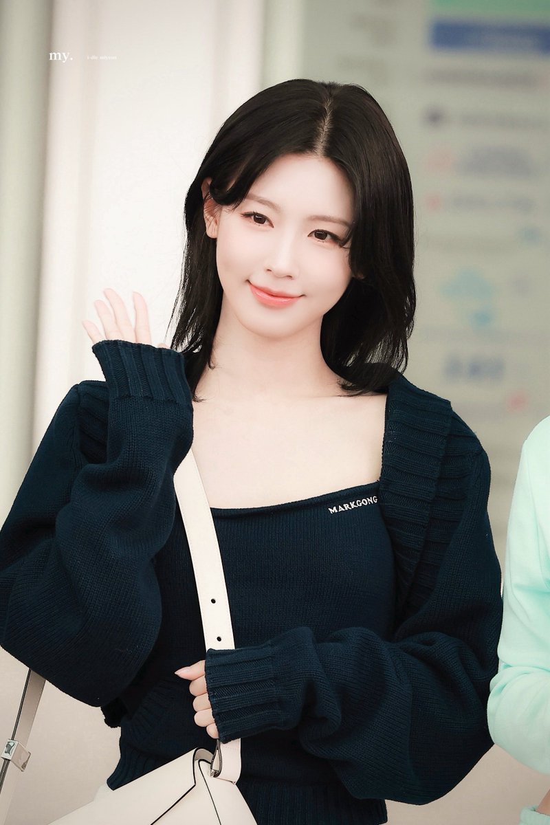 970131my's tweet photo. 260730 💚💙

#아이들 #idle                       
#미연 #MIYEON https://t.co/NlsqpcgPo3