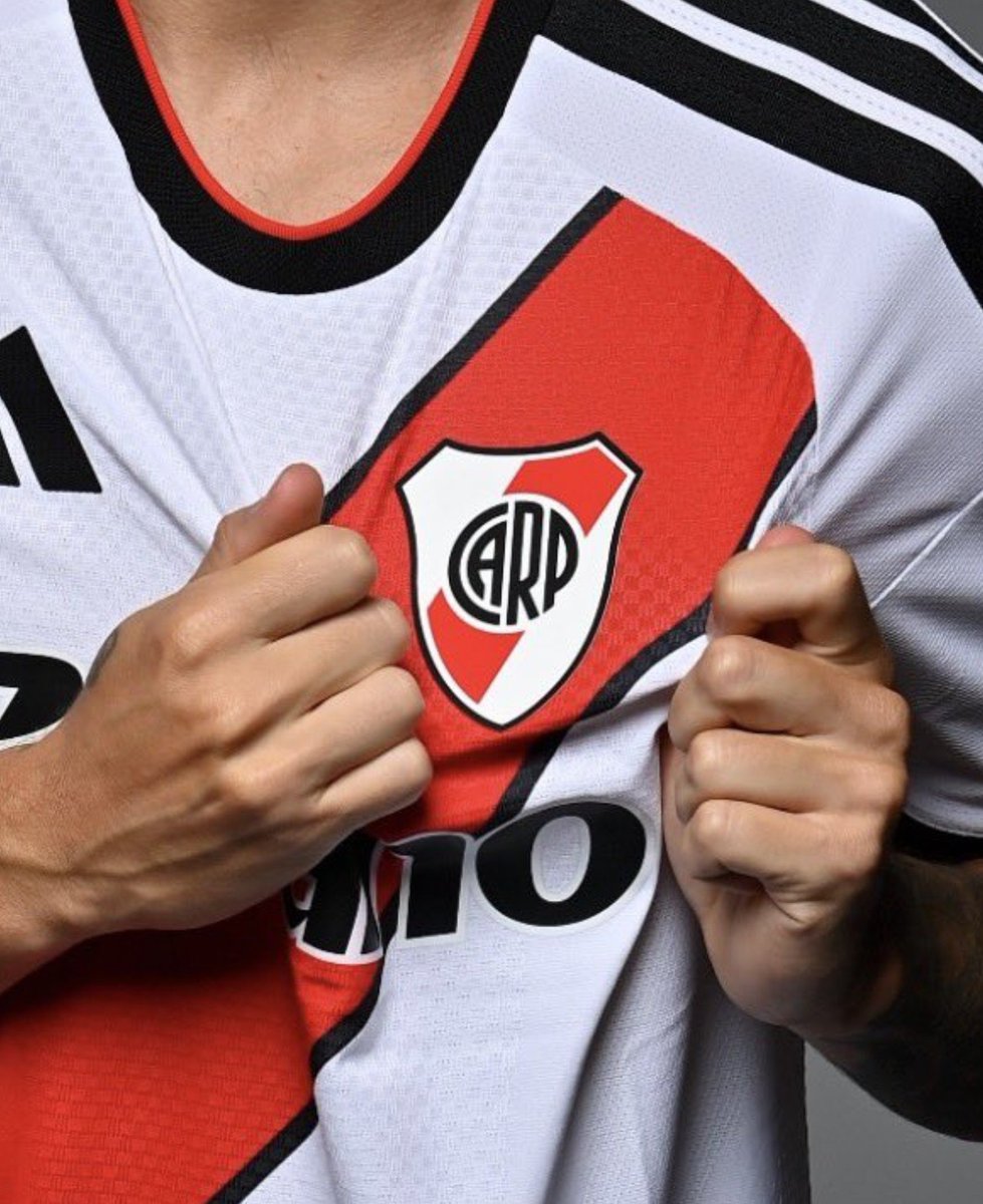 PoliticaEnRiver's tweet photo. INSULTAN EL ESCUDO. TODOS. https://t.co/znFIcpc4sk