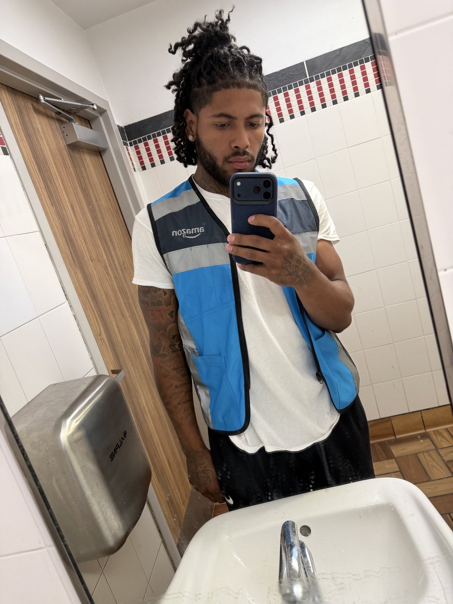 OfficialJham_'s tweet photo. Delivering near you #amazonad https://t.co/vaOsh3RSbB