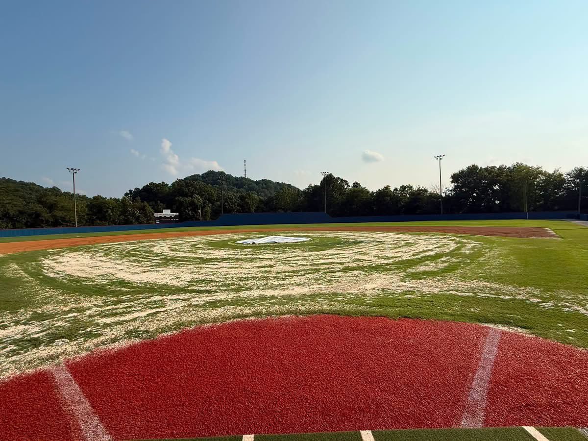 SDbaseballKees's tweet photo. Huge shoutout to @C_Zurcher and American Sports Fields for top dressing Robby Howard Stadium today! They are the best in the business!
#GoKees #Brotherhood #SouthKnox https://t.co/LjXbWiVT0C