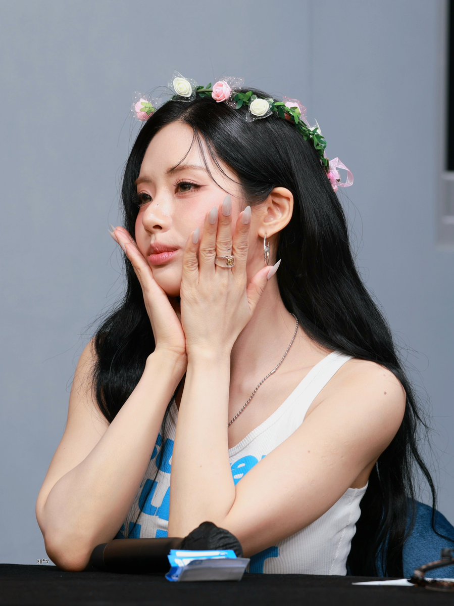 SnowBloom_'s tweet photo. 26.07.25 비트로드 팬싸인회 

🐰

#fromis_9 
#프로미스나인 
#박지원 https://t.co/IVh7gHdY9Y