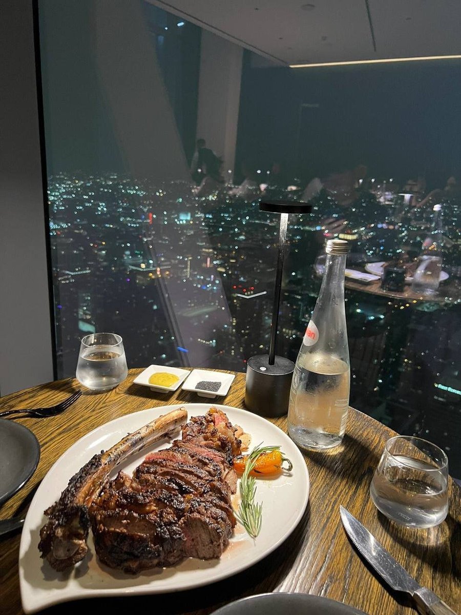 MatildaDreams's tweet photo. This is what Lisa and I had for dinner tonight~ 😁

Yes! The tomahawk steak is this restaurant's signature dish, and I try it every time I come here. Lisa and I also ordered some other appetizers, since we don't have very big appetites, so we ordered according to our appetites. https://t.co/ArgbT3hOfx