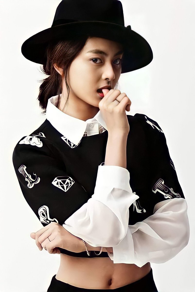 impeachtofu's tweet photo. Omg fedora Sana what are you doing on the floor https://t.co/udSKwFsQEB