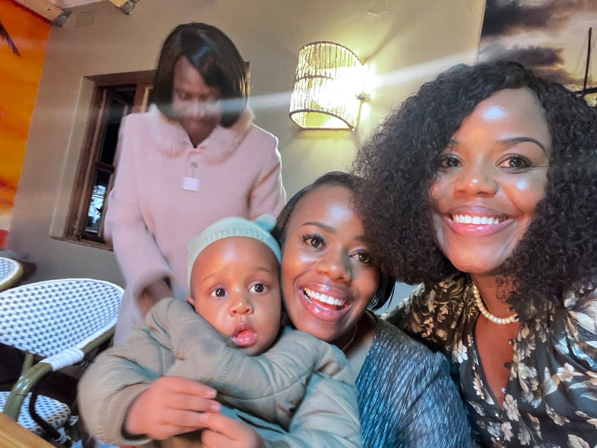 mudiwa_mahere's tweet photo. Nemakore! Makadii pano?!👏🏾👏🏾👏🏾

Happiest Birthday mwana wa Amai! @advocatemahere! 🥳🎉You’re the ONLY person I’d go to jail for 
(and I actually did lol) The one I’d take a bullet for. Courageous. Fearless. Big heart. Deputy parent. Advisor. Best friend. Confidante. Ride or die. Spoiler. My Jelani’s preferred mum. Life is better because you’re in it. I love you more than words could ever say. Mwari akuropafadze! ♥️
